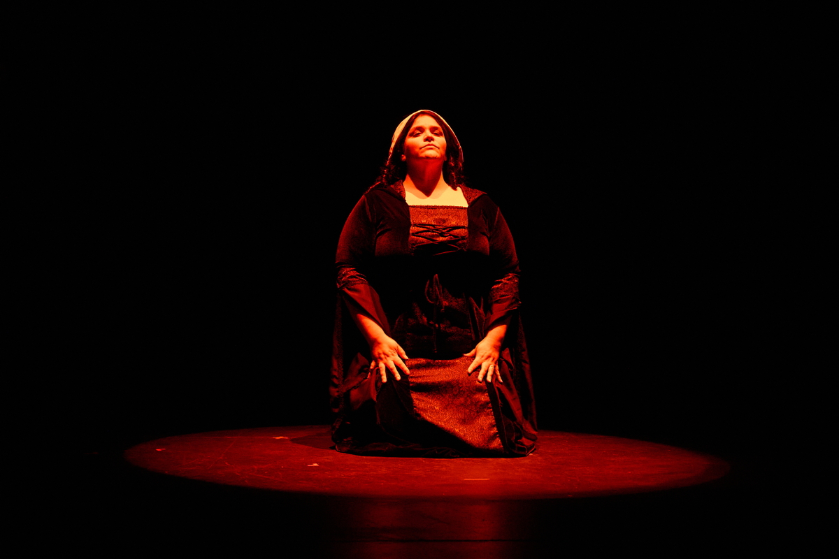 Natalie Conte as Anna Bolena. Photo by ProPhotoSTL. Natalie Conte as Anna Bolena. Photo by ProPhotoSTL.